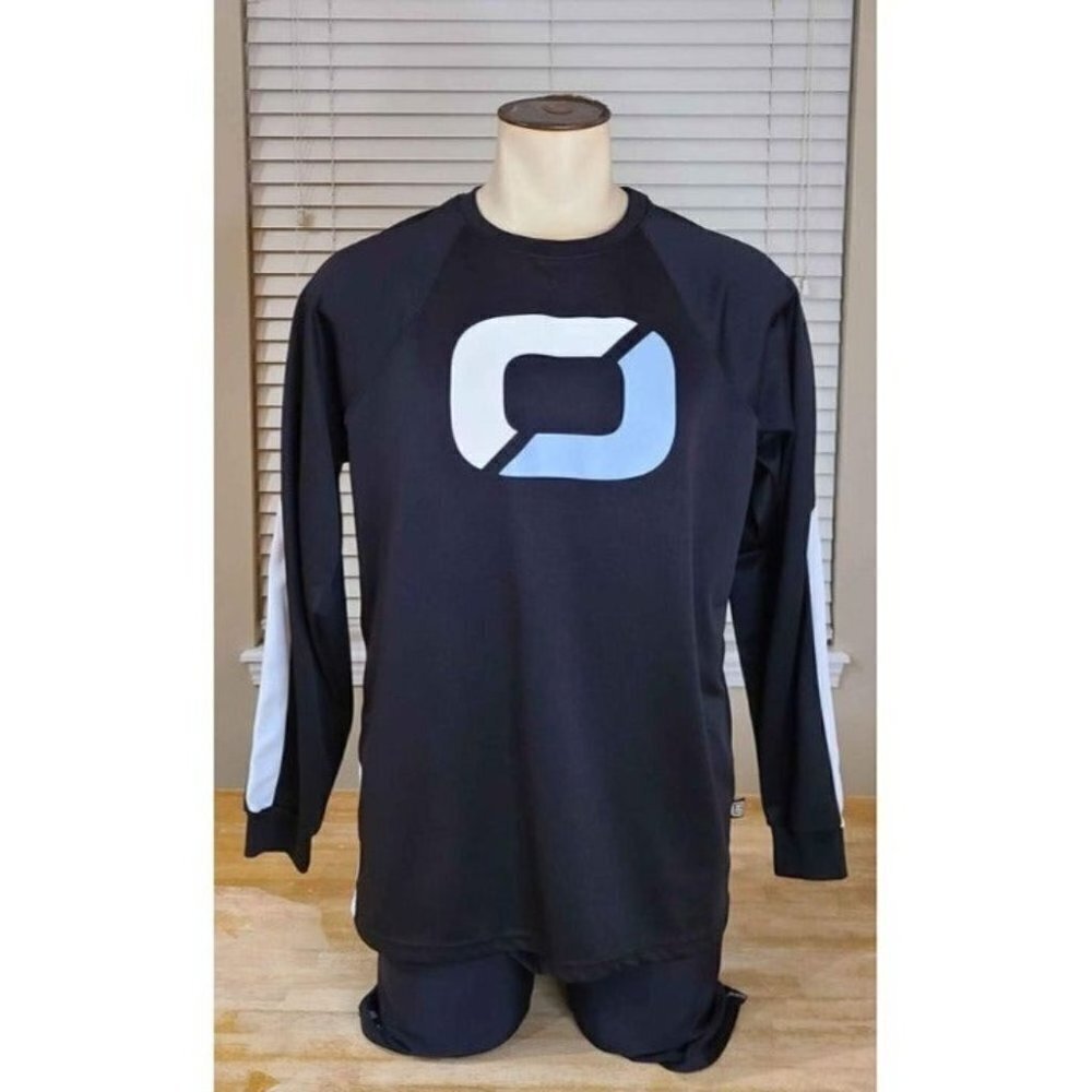 D1 Sports Size Large Long Sleeve Shirt